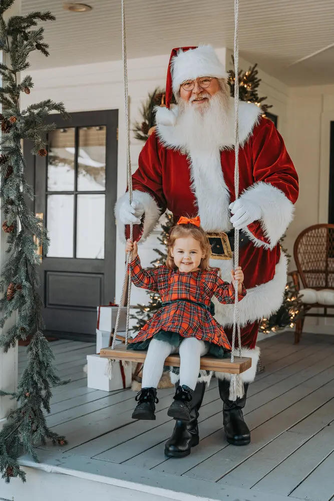 Kids smiling with Santa during a Santa Minis session